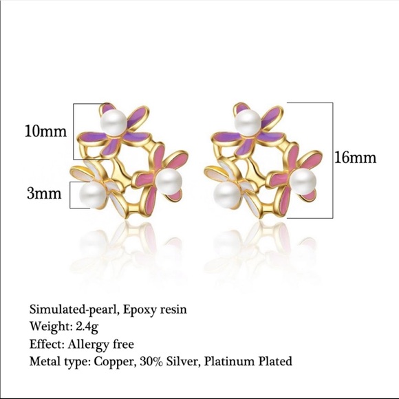 Gold Flowers Earrings - Picture 4 of 5